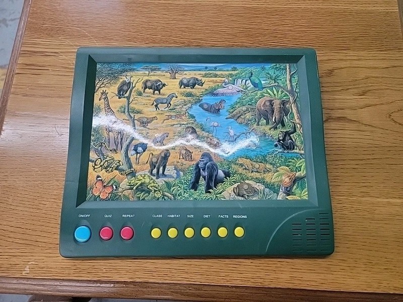 GEO GENIUS GREEN JUNGLE ANIMALS INTERACTIVE QUIZ TOY SOUND HABITAT FACTS 1998