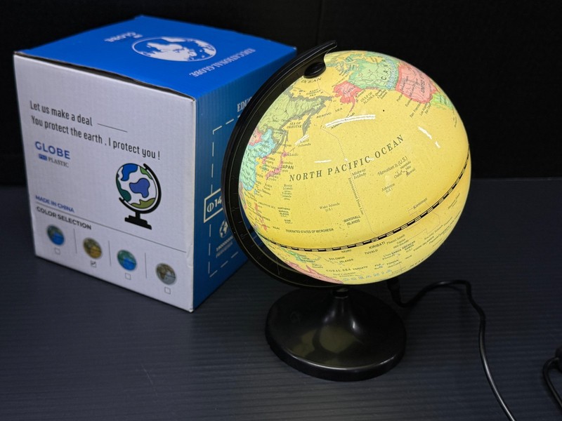 Illuminated Educational Globe of the Planet Earth – 8″ Mini Light Up – EXC condi