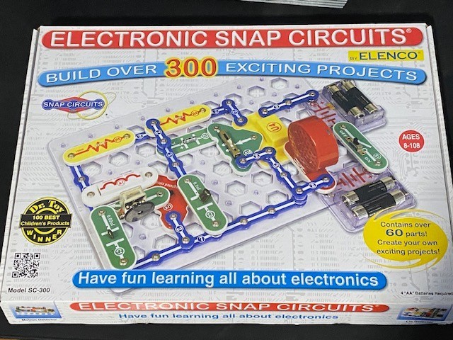 Elenco Electronic Snap Circuits SC-300 Electronics Kit – 300+ Projects Elenco