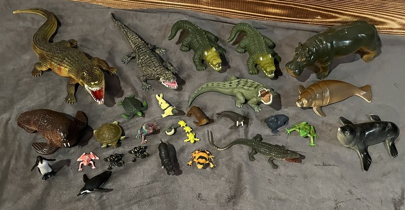 Lot Of 27 OCEAN SEA LIFE TOYS 1” - 10” Figures ALLIGATOR TURTLE FROG SEAL HIPPO gallery