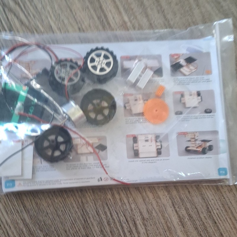 Solar Powered Robot Car Kit Educational Toy with Wheels, Gears, Motor gallery