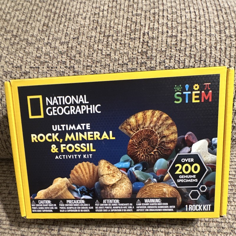 National Geographic Ultimate Rock, Mineral & Fossil Activity Kit NGRMF200