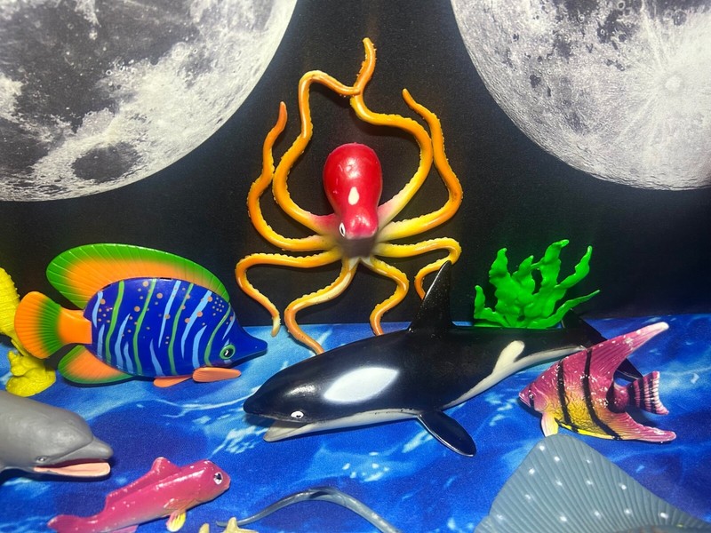 Mixed Lot 25 Modern Vintage Figures Ocean Animals Sealife Creatures Fish Toys gallery