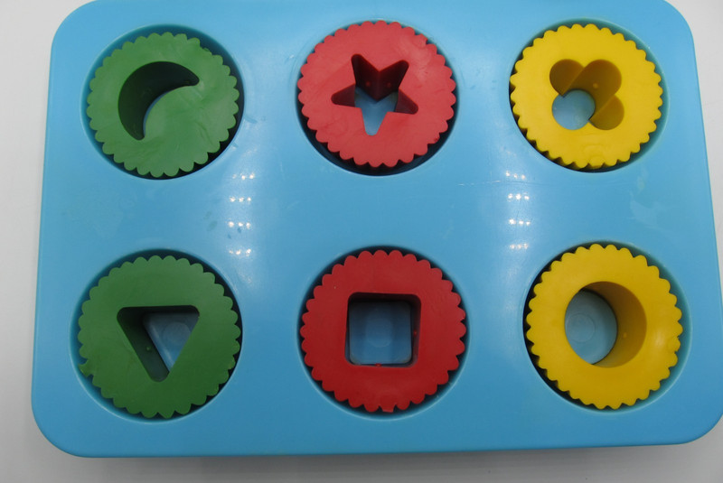 Discontinued Melissa & Doug Learning Resources Shape Sorting Cupcakes with Pan gallery