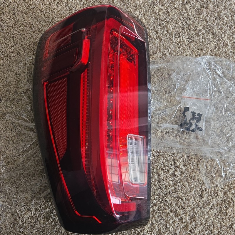 Left Driver Side Tail Light Assembly Rear Lamp LED Type for 2019-2023 GMC Sierra