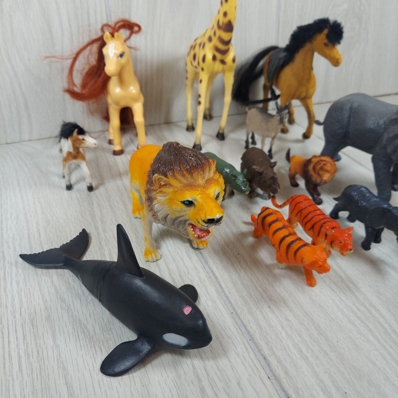 Lot of 15 African Safari Jungle Animals Hard Plastic Figures Toys Misc Brands gallery