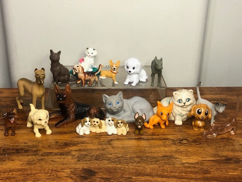 18 Animals Figures Toys Cats & Dogs Plastic Pets Mixed Lot Hood Hounds