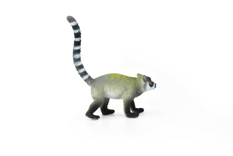 Ringtail Lemur, Very Nice Plastic Animal, 3″ CWG110 B237