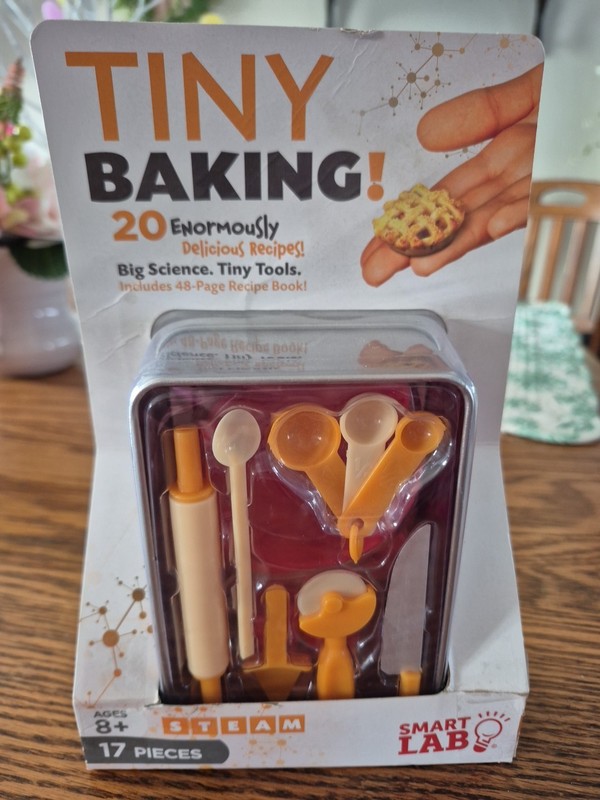 SMARTLAB TOYS 17 PIECE TINY BAKING SET W/48 PAGE RECIPE BIG SCIENCE NEW AGES NEW