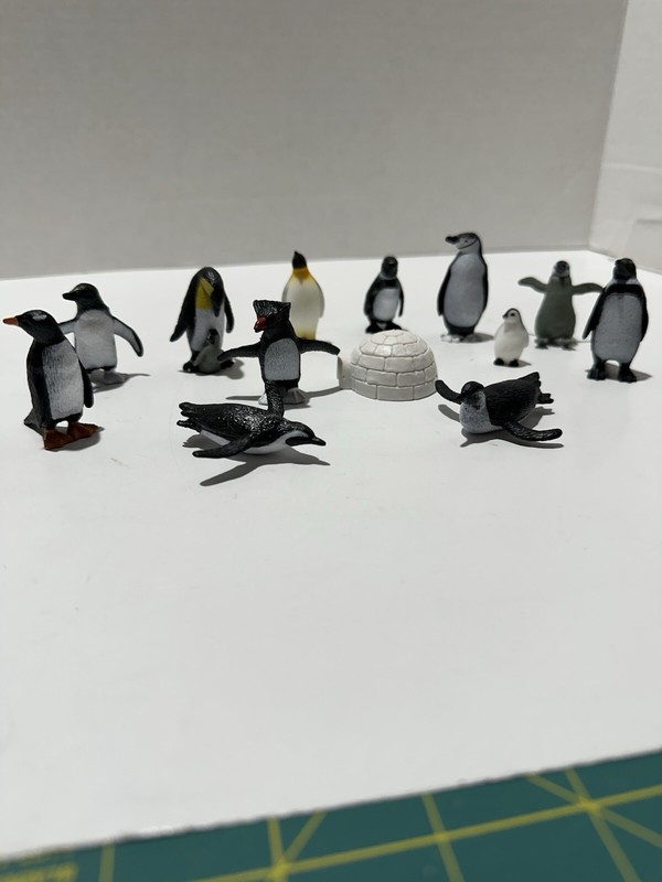 Safari Ltd Lot Of 12 Penguins Vinyl Plastic Miniature Figures – With Igloo