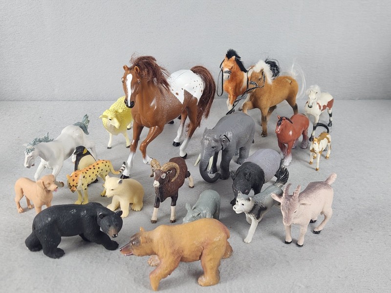 Lot 21 Animal Figures Farm Zoo Horses Mixed Papo Mojo Collectible + Generic Toys