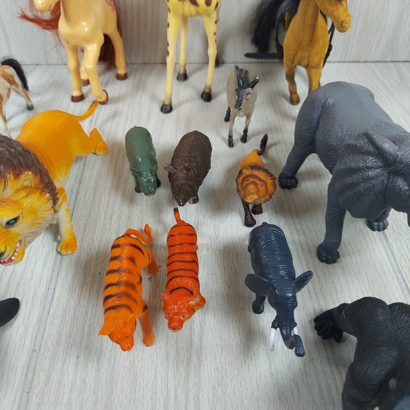Lot of 15 African Safari Jungle Animals Hard Plastic Figures Toys Misc Brands gallery