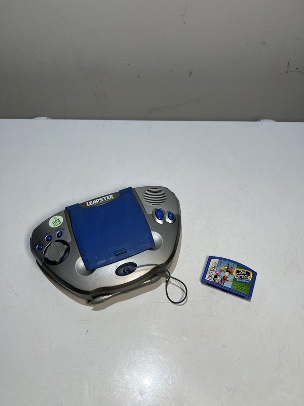 LeapFrog Leapster 20200 Learning Handheld Game System w/ 1 Game. FOR PARTS
