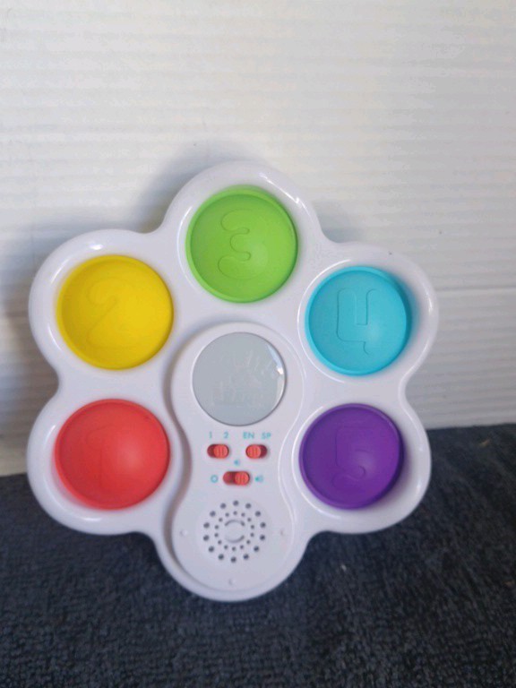 Chuckle & Roar Pop It & Learn – Lights, Sounds, Sensory!