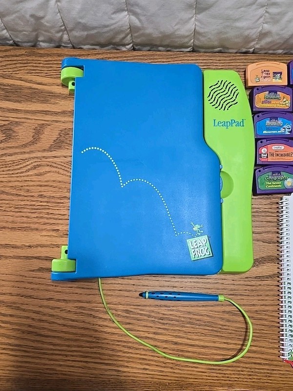 LeapFrog LeapPad Original Learning System Educational Reader Works! 26 Games gallery