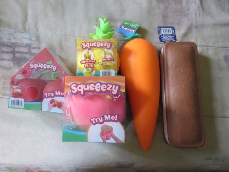 SQUEEEZY SUNNYDAYS PEACH PINEAPPLE CHERRIES CARROT ICE CREAM SANDWICH LOT OF 5