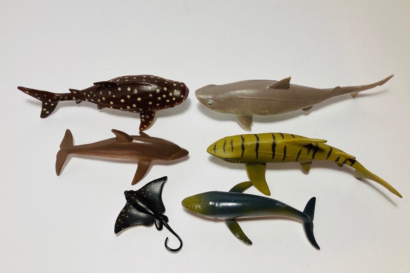 5 Realistic Looking Sharks Plus 1 Eagle Ray Ocean Fish Mix Lot Of 6 EUC