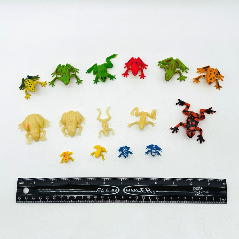 Lot of 15 Frogs Amphibians Plastic Rubber Small Toy PVC Nature Science China