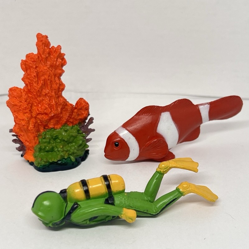 Safari Ltd. Lot of 3 Coral Clown Fish Scuba Diver Figurines Sea Life Figures A8