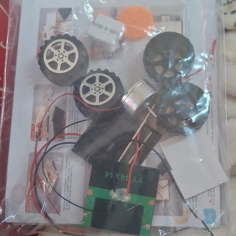 Solar Powered Robot Car Kit Educational Toy with Wheels, Gears, Motor gallery