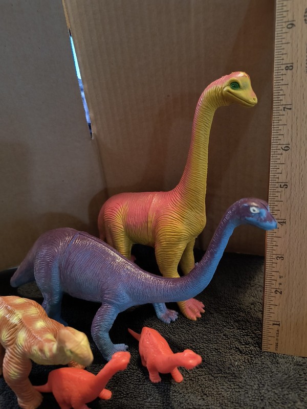 Animal figures, Dinosaurs, heavy-duty, made in China, varied sizes, Apatosaurus