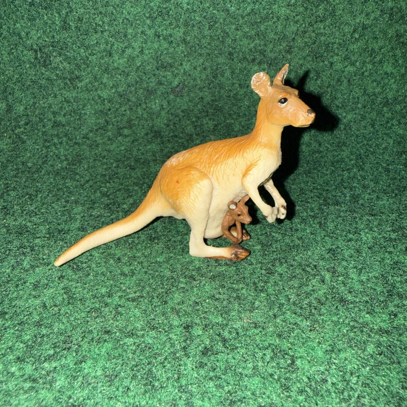 KANGAROO WITH BABY Animal Figurine Safari Ltd. toy Wild Safari Wildlife