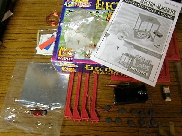 2152) Electro Magnetix Lab Slinky Science Lab Kit With Instruction Booklet