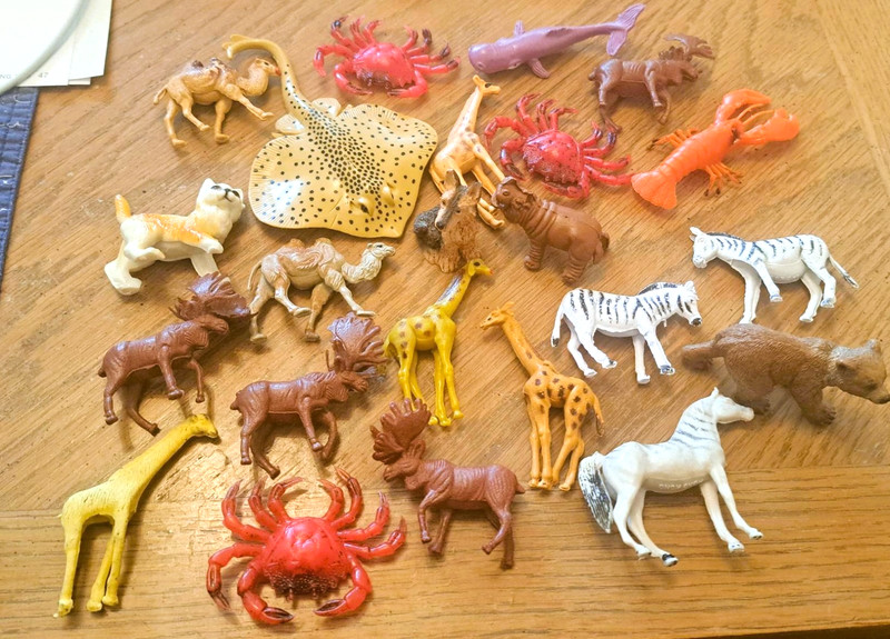 Lot 23 Toy Plastic Animal Figures New & Old Zoo/Water Animals Assorted Sizes