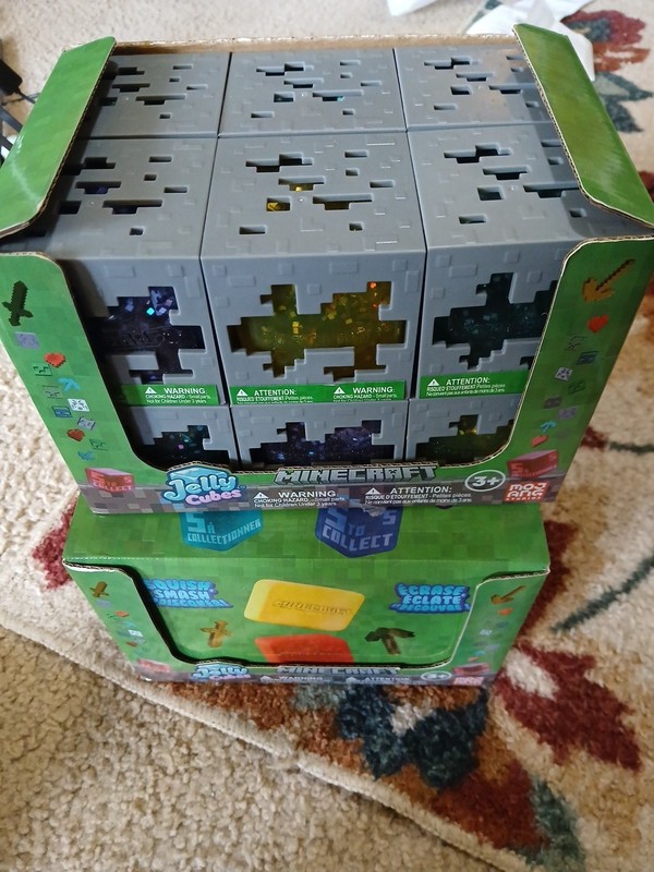 Lot of 12 Minecraft Jelly Cubes with Display Case Blue Green Purple Yellow