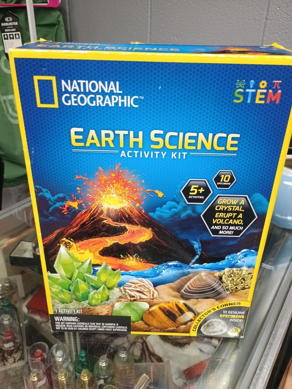 NATIONAL GEOGRAPHIC Earth Science Kit 5+ Science Experiments & Activities NIB