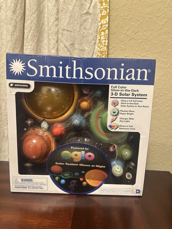 NEW Smithsonian Full Color Glow IN Dark 3-D Solar System NIB SCIENCE DISCOVERY