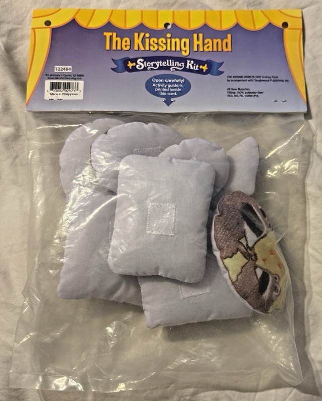 Lakeshore - 13 Piece Storytelling Kit "The Kissing Hand" LA959 * 633682029733 gallery
