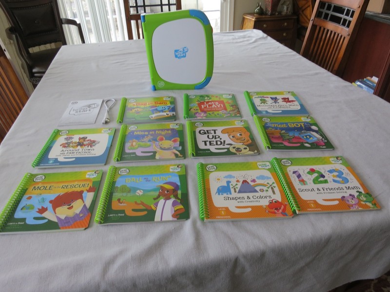 Leap Frog LeapStart 3D Learning System With 11 Interactive Books