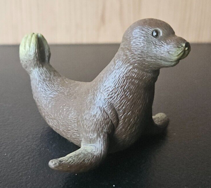 SEA LION DETAILED HOLLOW RUBBER ANIMAL FIGURE. LARGE DISPLAYABLE