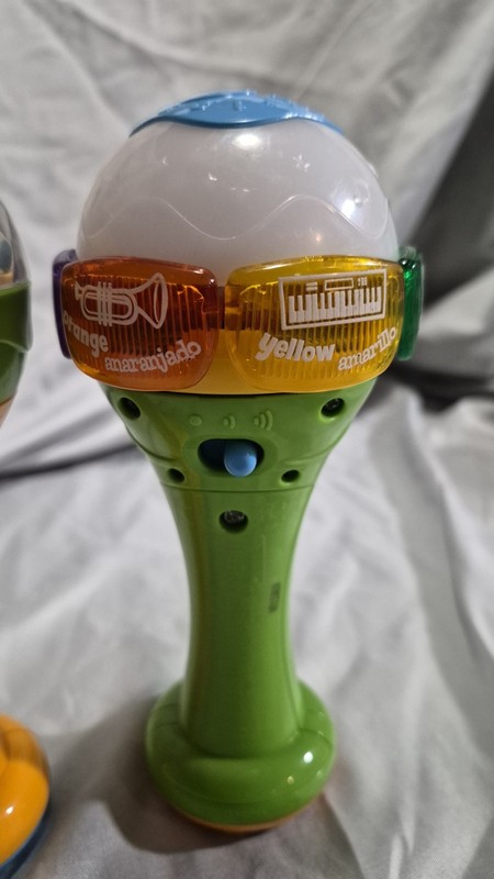Leap Frog Learn Groove Bilingual Counting Maracas Great Shape With Batteries OBO gallery