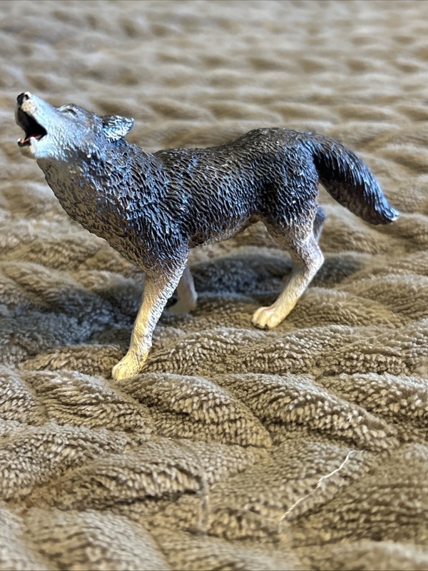 Safari Ltd Wolf Figure Gray Howling Wild Dog Wildlife Figurine 2007 4″