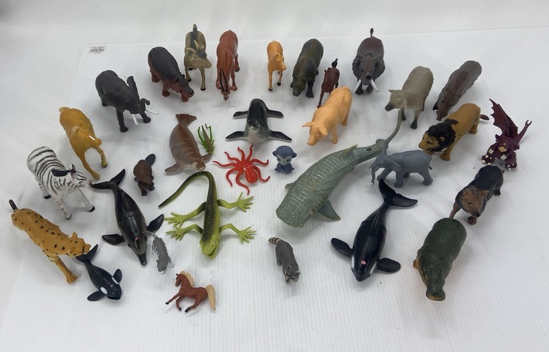 miscellaneous lot Of Toy Animals. Rhinos, Zebras, Lions, Lizards Etc. {AA}