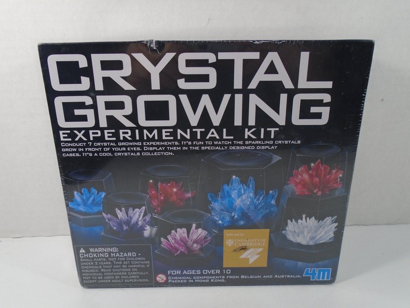 2013 TOYSMITH 4M–CRYSTAL GROWING EXPERIMENTAL KIT (NEW)