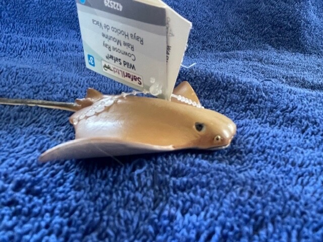 COWNOSE RAY by Safari Ltd; toy/fish/NEW with tags