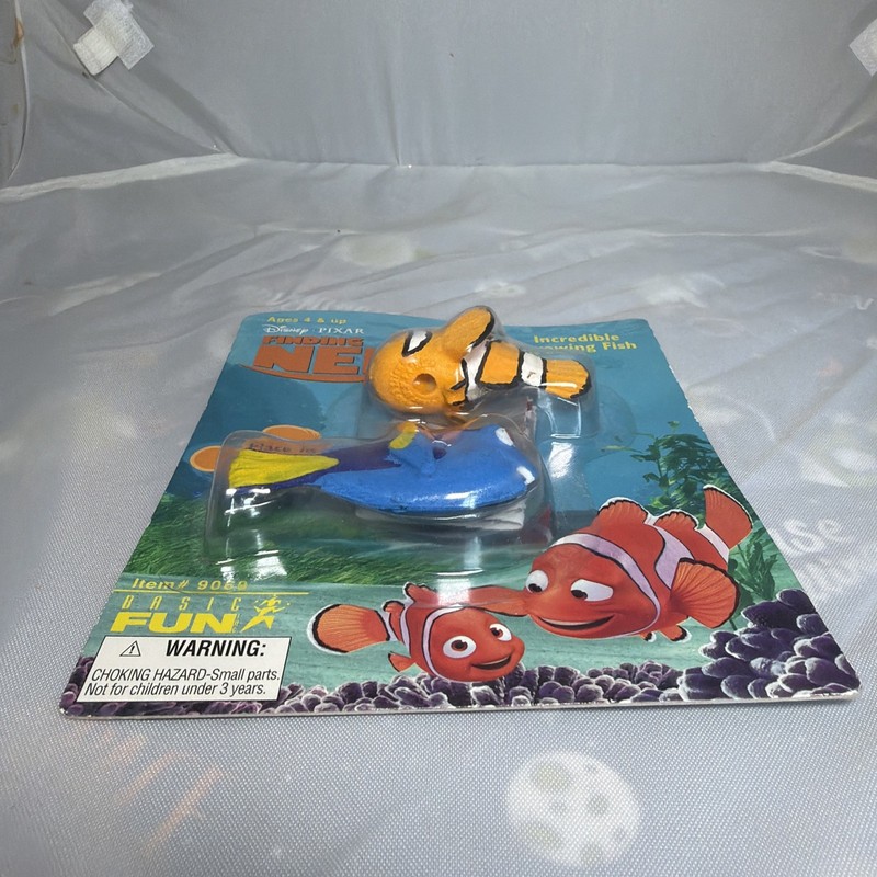 2004 Rare Finding Nemo Incredible Growing Fish- Put in Water, New and Sealed gallery