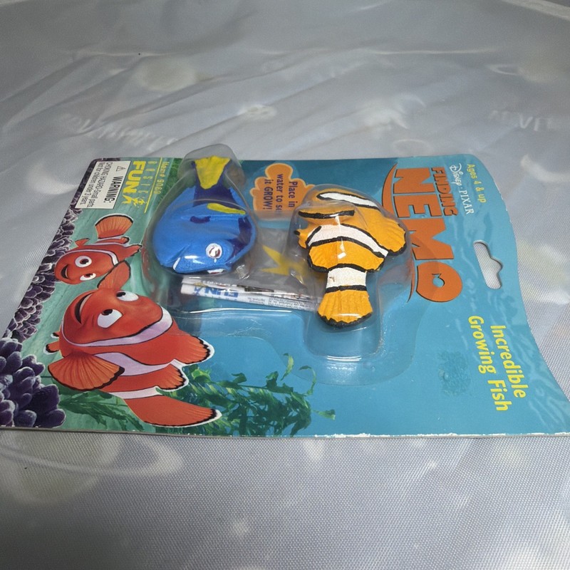 2004 Rare Finding Nemo Incredible Growing Fish- Put in Water, New and Sealed gallery