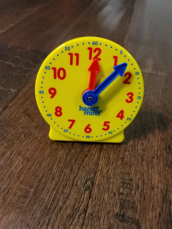 New Kids HAND2MIND Set Of 10 Yellow Learning Geared Clock Size 4" gallery