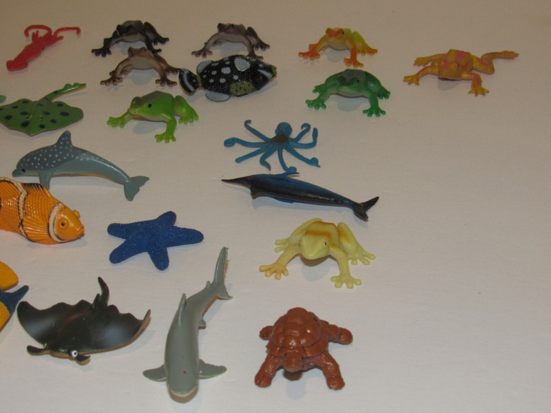 Nature Tube Coral Reef 25 Toy Animal Lot Frog Dolphin Fish Turtle Ocean Figures gallery