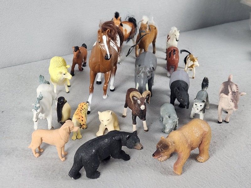 Lot 21 Animal Figures Farm Zoo Horses Mixed Papo Mojo Collectible + Generic Toys gallery