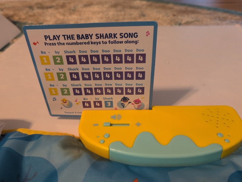 Nickelodeon Pinkfong Baby Shark Step & Sing Piano Dance Mat gallery