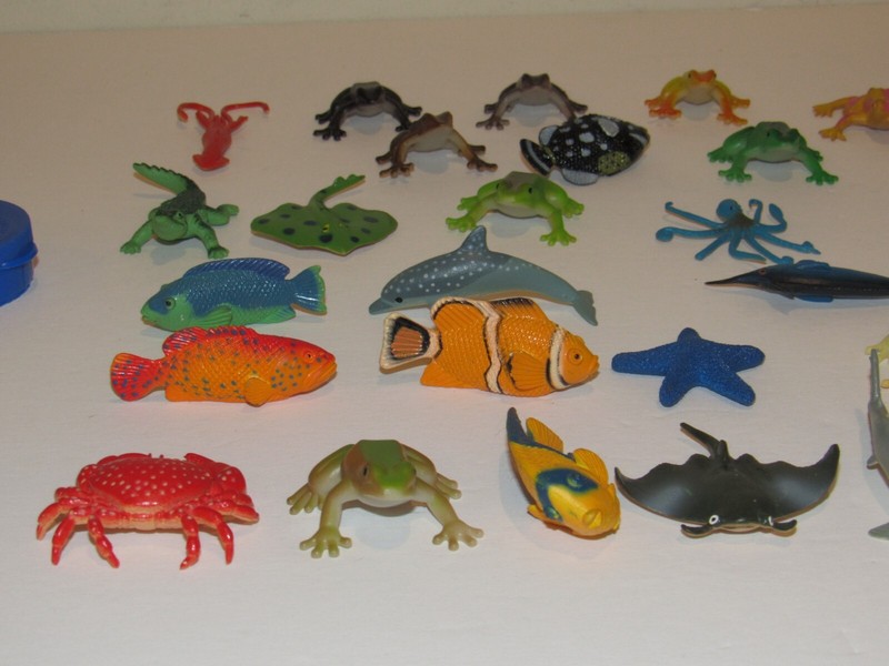 Nature Tube Coral Reef 25 Toy Animal Lot Frog Dolphin Fish Turtle Ocean Figures gallery