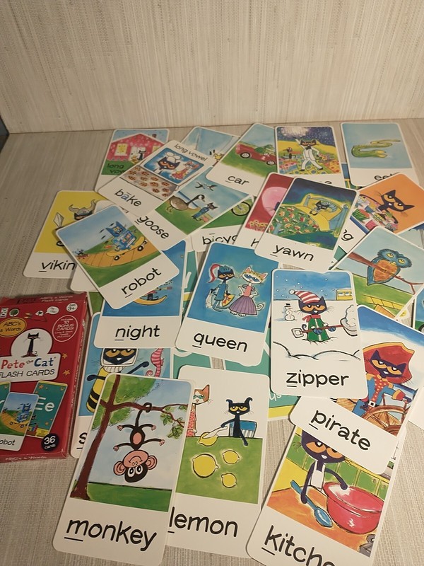 Pete the Cat 36 Flash Cards ABC's and Words Flash Cards Ages 3+ gallery