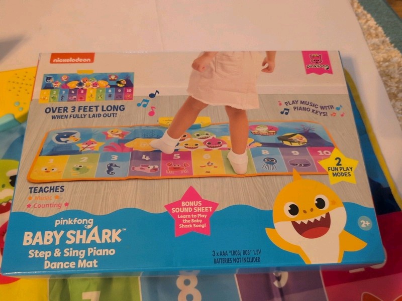 Nickelodeon Pinkfong Baby Shark Step & Sing Piano Dance Mat