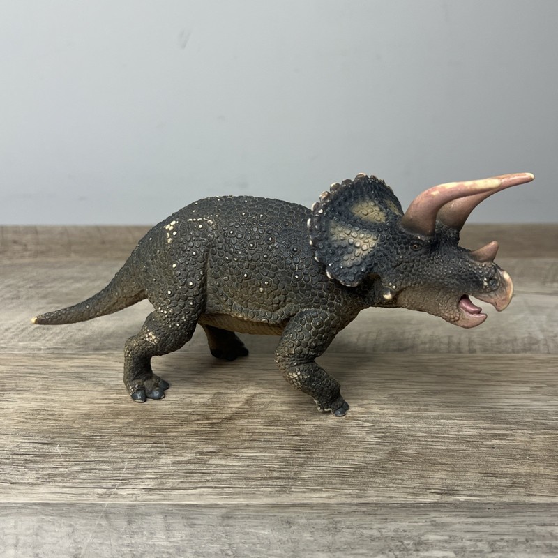 Safari Ltd Triceratops Figure Brown Prehistoric Dinosaur Figurine 6″ 2018