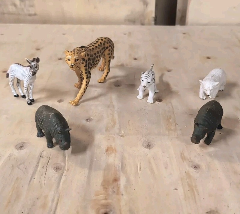 Vintage Lot Of 6 AAA Animals Cheetah Zebra White Tiger Polar Bear Cub Plus